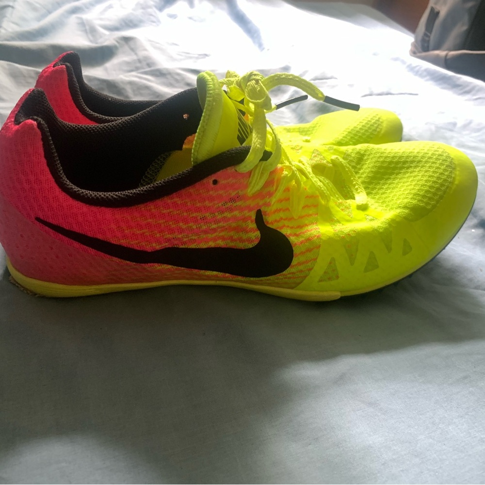 Nike room rival M running spikes